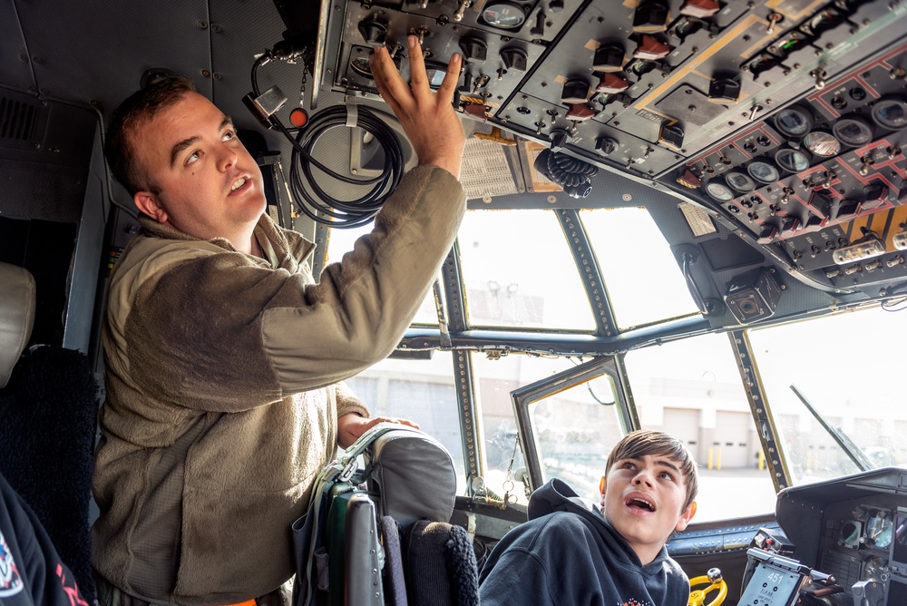 182nd Airlift Wing hosts career fair for Peoria-area high schoolers Oct. 27, 2022