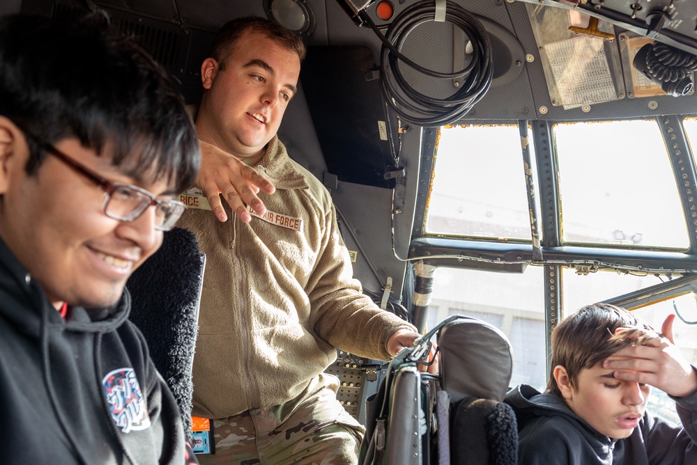 182nd Airlift Wing hosts career fair for Peoria-area high schoolers Oct. 27, 2022