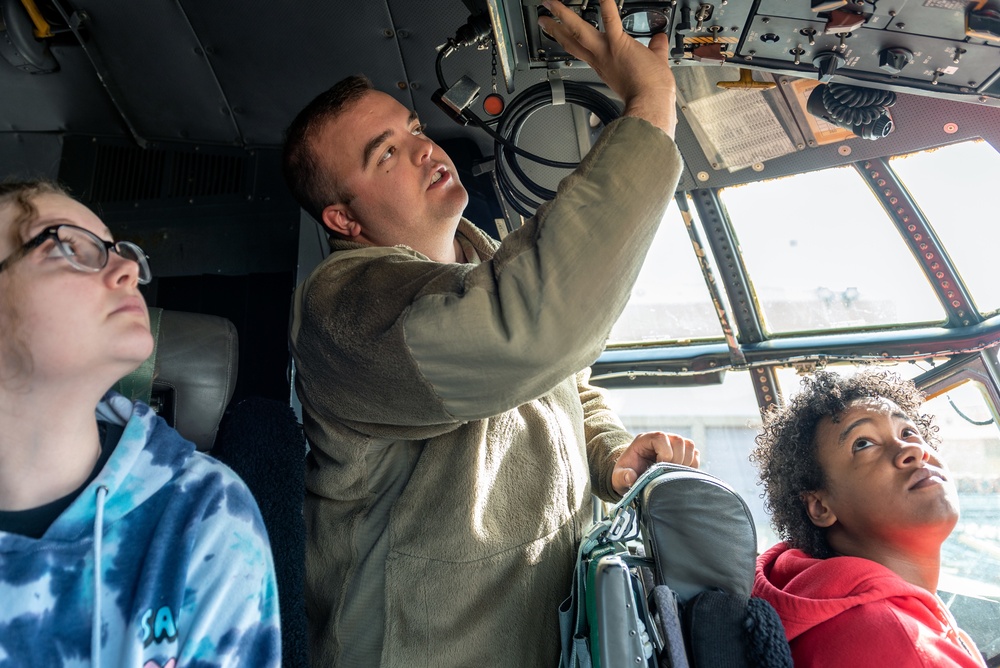 182nd Airlift Wing hosts career fair for Peoria-area high schoolers Oct. 27, 2022