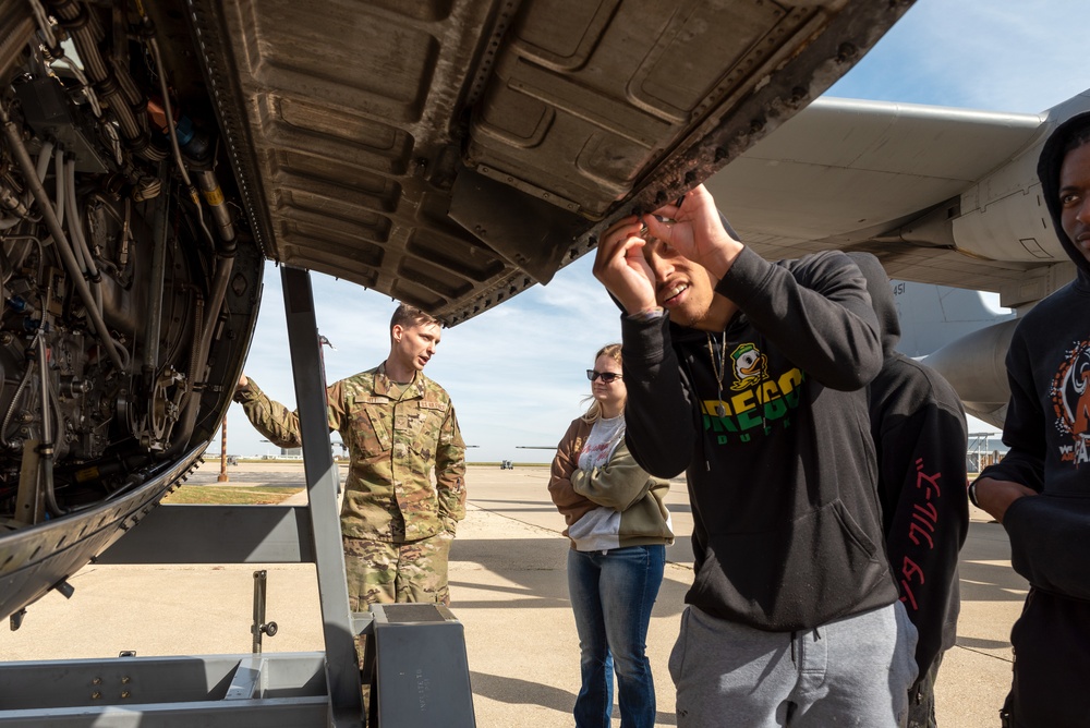 182nd Airlift Wing hosts career fair for Peoria-area high schoolers Oct. 27, 2022