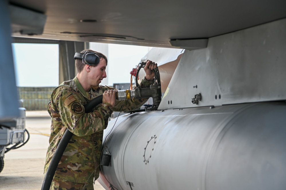 DCANG maintains F-16s to be ready for flight