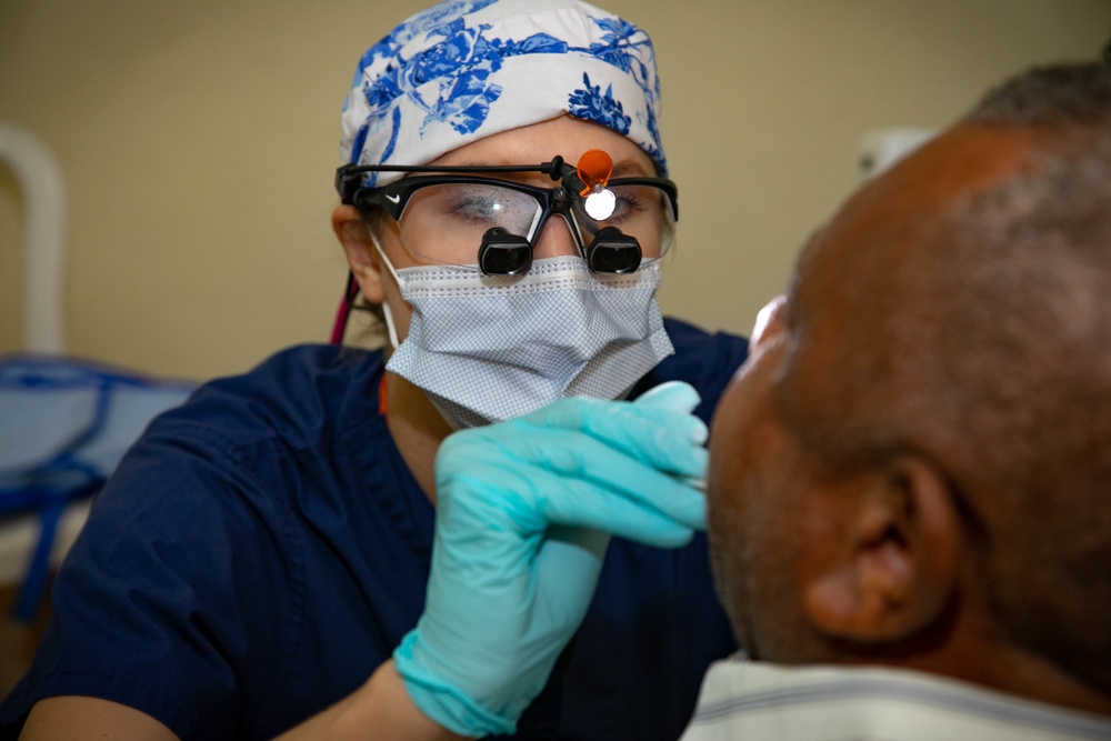 USNS Comfort Provides Medical and Dental Care to the Santo Domingo Community