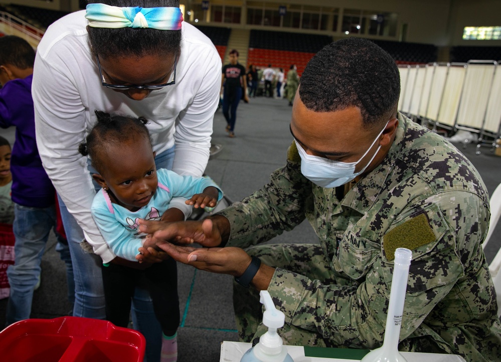 USNS Comfort Provides Medical and Dental Care to the Santo Domingo Community