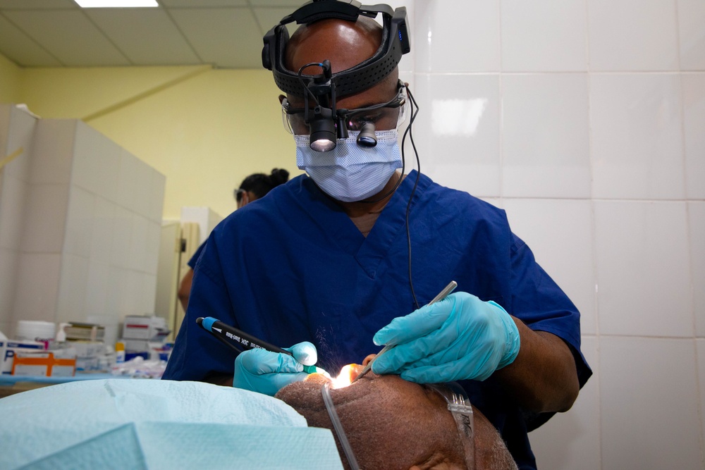 USNS Comfort Provides Medical and Dental Care to the Santo Domingo Community