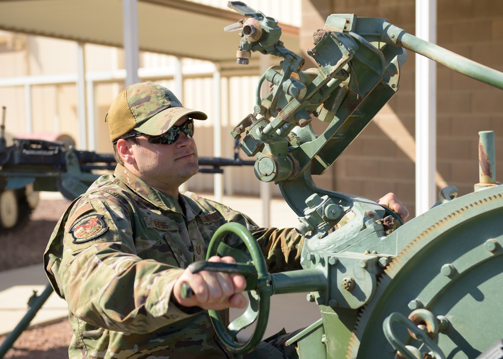 132d ISRG Visits Threat Training Facility