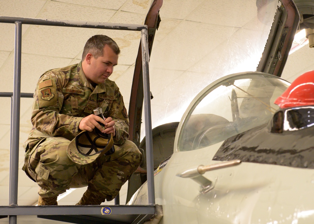 132d ISRG Visits Threat Training Facility