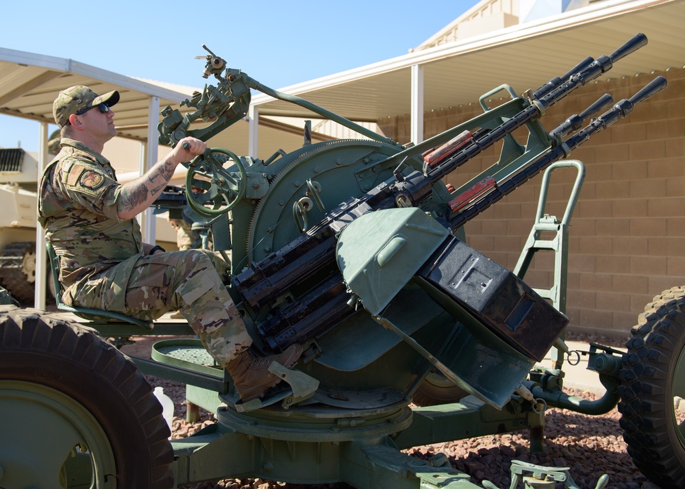 132d ISRG Visits Threat Training Facility