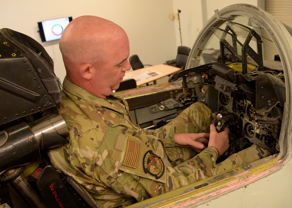 132d ISRG Visits Threat Training Facility