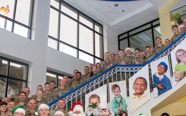 Tennessee Air Guardsmen help Santa deliver $10k+ in gifts to local children's hospital