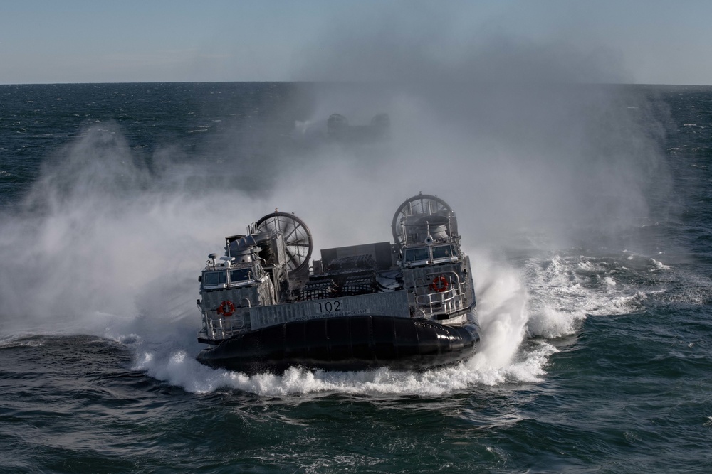 Kearsarge is Underway Conducting LCAC 100 Tests and Qualifications