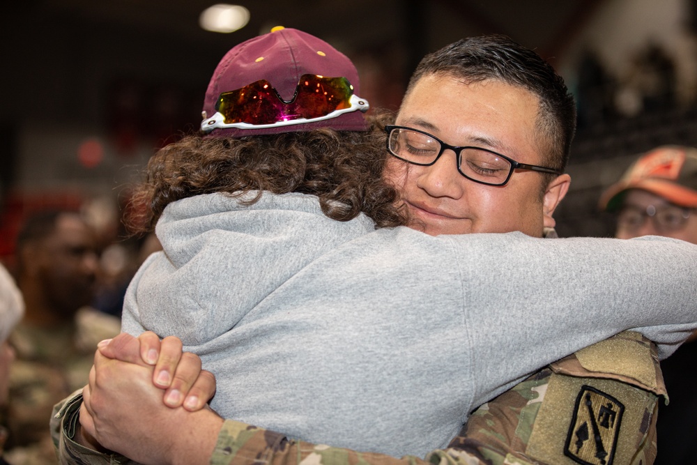Family and friends gather to say goodbye to deploying Oklahoma National Guard Soldiers
