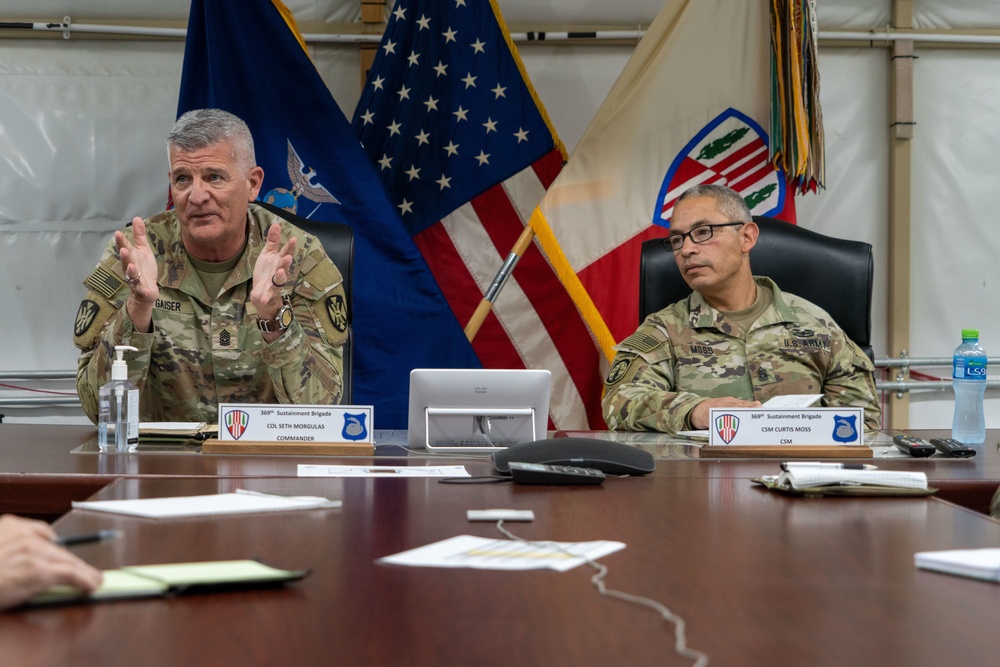 Command Sgt. Maj. Kevin Gaiser speaks to Senior Enlisted Advisors