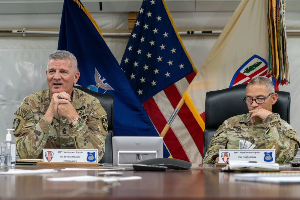 Command Sgt. Maj. Kevin Gaiser speaks to Senior Enlisted Advisors