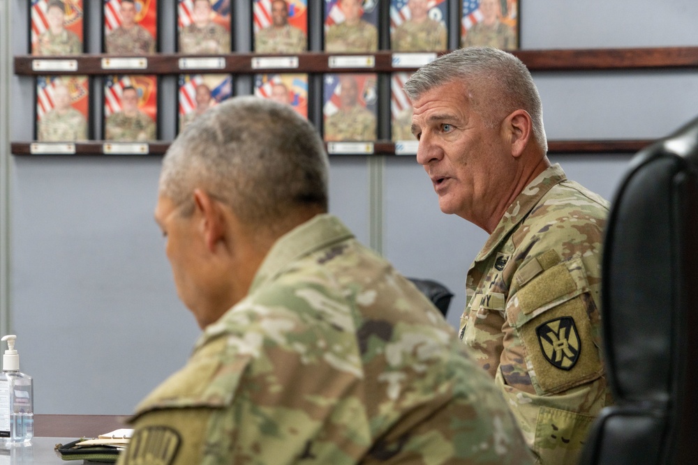 Command Sgt. Maj. Kevin Gaiser speaks to Senior Enlisted Advisors