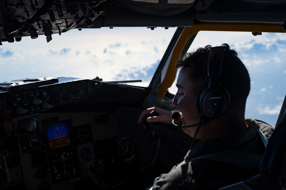 909th ARS delivers fuel to B-1B Lancers during BTF