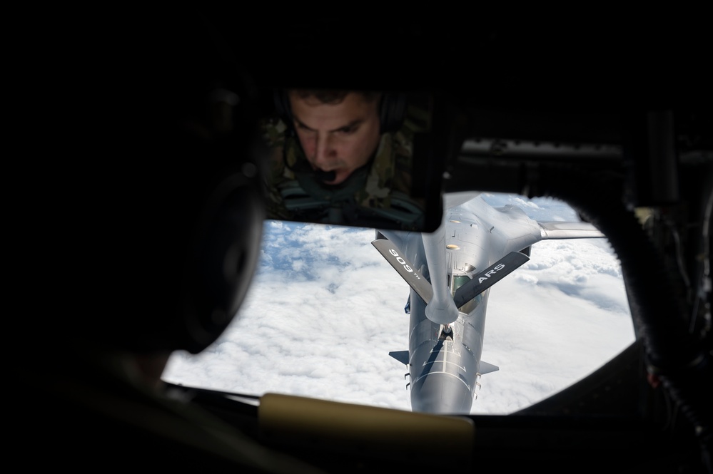 DVIDS - Images - 909th ARS Delivers Fuel To B-1B Lancers During BTF ...