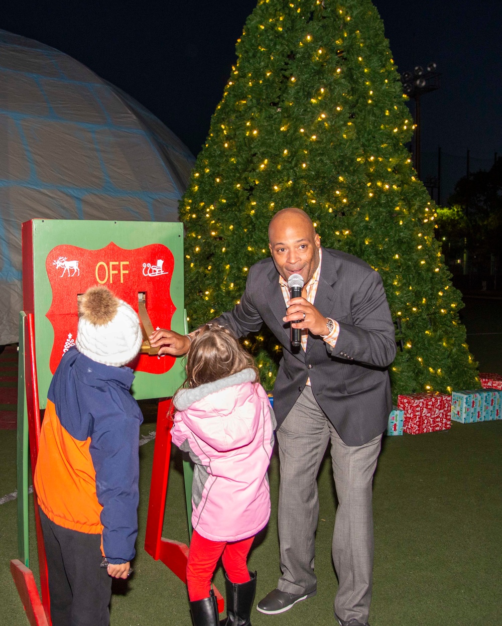 DVIDS Images CFAS Christmas in the Park 2022 [Image 5 of 10]
