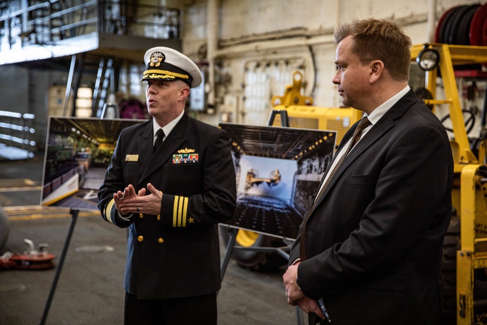 Finnish Minister of Defense visits USS Arlington