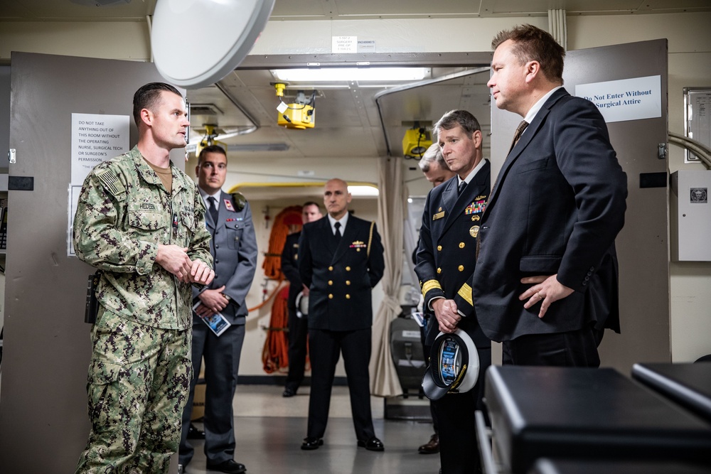 Finnish Minister of Defense visits USS Arlington