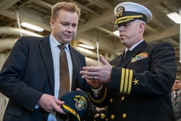 Finnish Minister of Defense visits USS Arlington