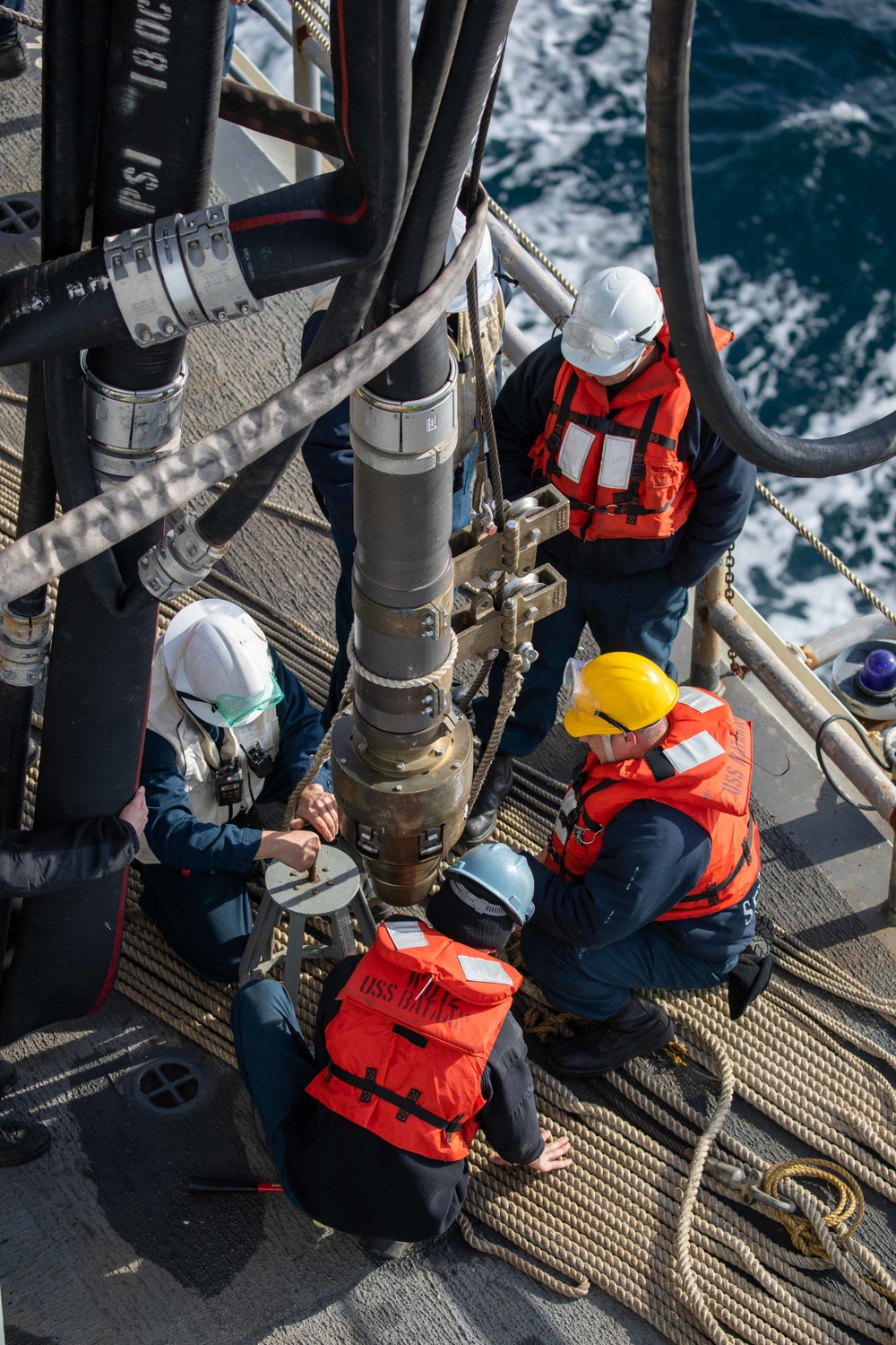 USS Bataan Fuels USS Laboon at Sea