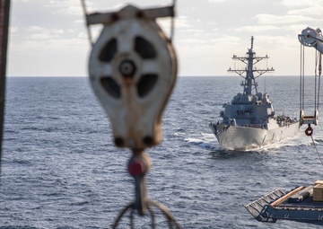 USS Bataan Fuels USS Laboon at Sea