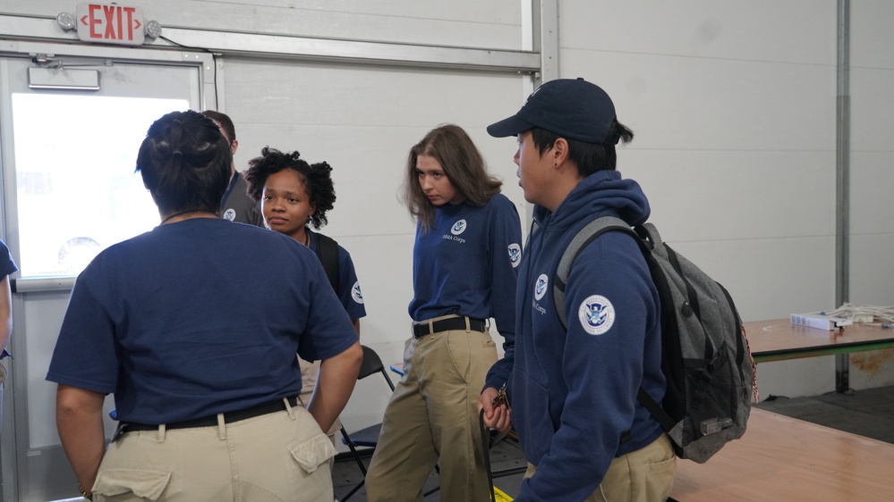 FEMA Corps help Set up New Disaster Recovery Center for Hurricane Ian