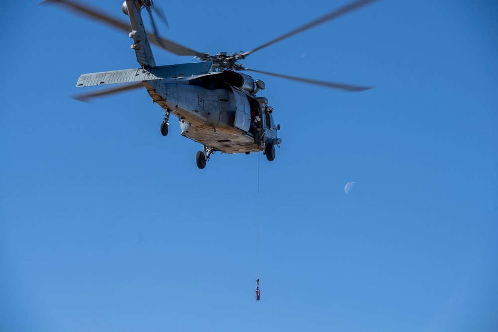 HSC-3's SARMM Oversees Hoist Operations With ARS