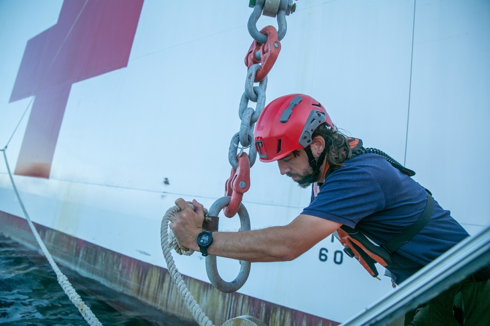 CIVILIAN MARINERS ABOARD USNS COMFORT TRANSPORT PATIENTS, DOMINICAN REPUBLIC