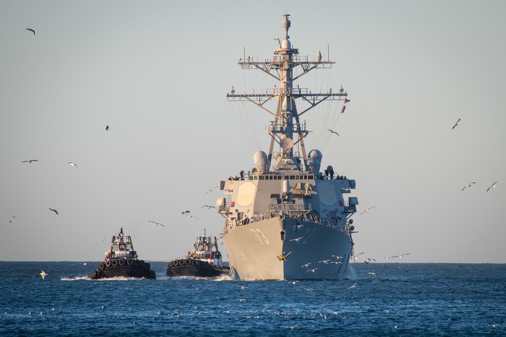 USS Decatur (DDG 73) arrives for groom at Port Hueneme Division