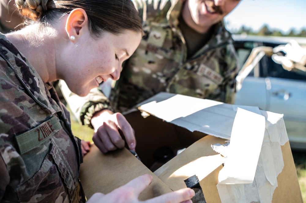 Commander visits EOD for demonstration