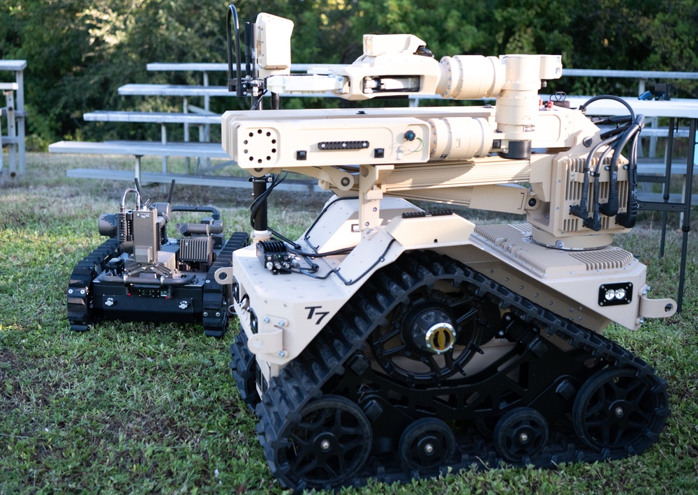 Commander visits EOD for demonstration