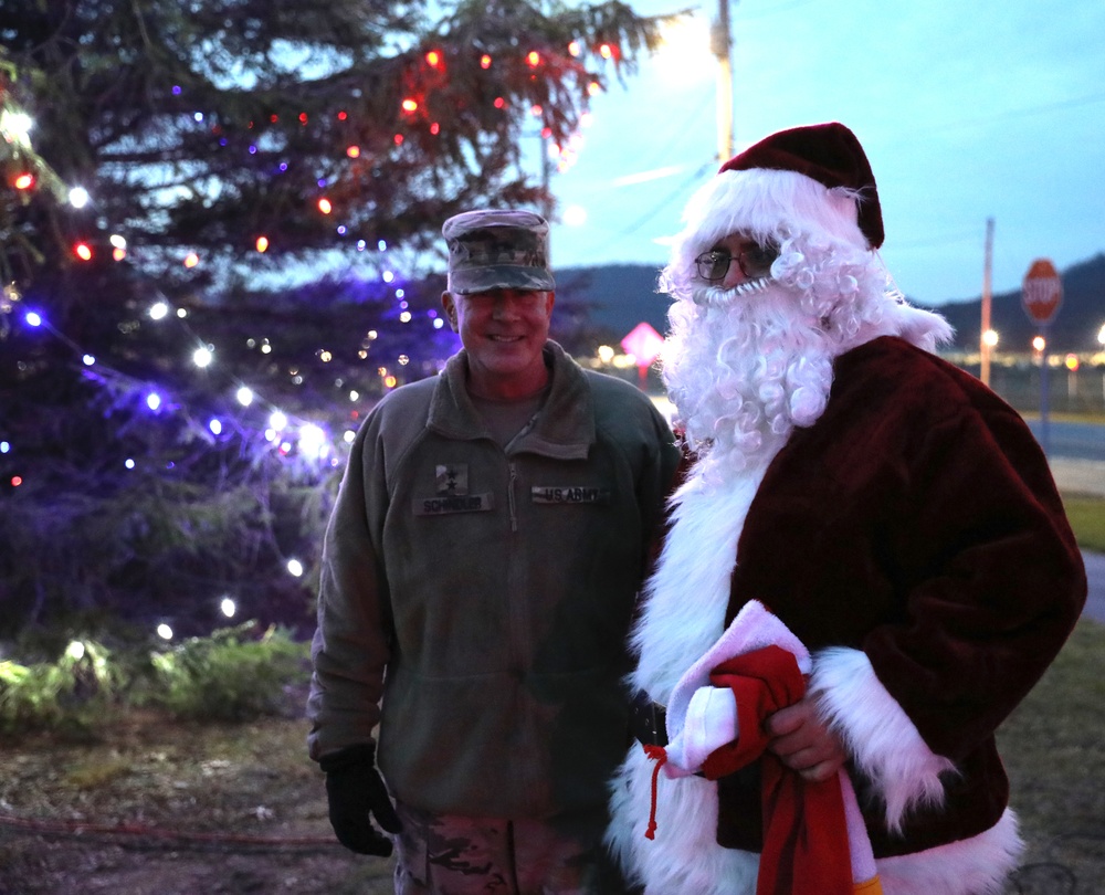 FTIG tree lighting ceremony