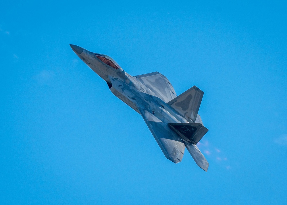 F-22 Raptor Demo Team Practices at Shaw