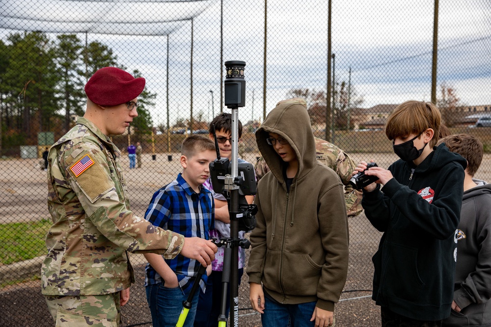 Students Visit Airborne Innovation Lab