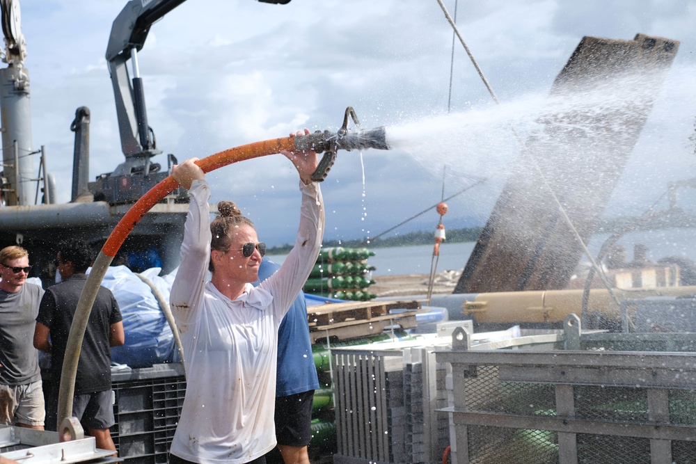 DPAA and MDSU Company 1-6 Conduct Dive Operations near Solomon Islands