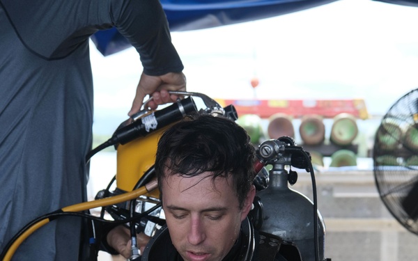 DPAA and MDSU Company 1-6 Conduct Dive Operations near Solomon Islands