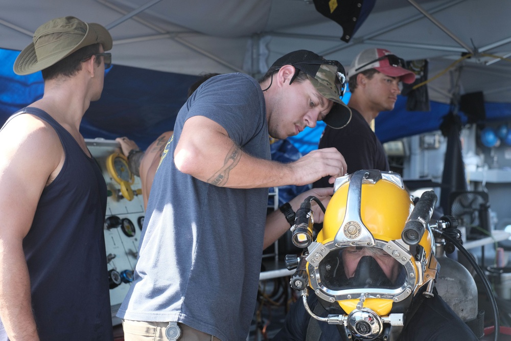 DPAA and MDSU Company 1-6 Conduct Dive Operations near Solomon Islands