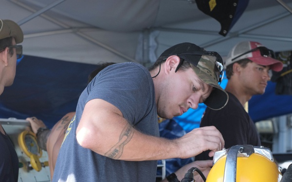 DPAA and MDSU Company 1-6 Conduct Dive Operations near Solomon Islands
