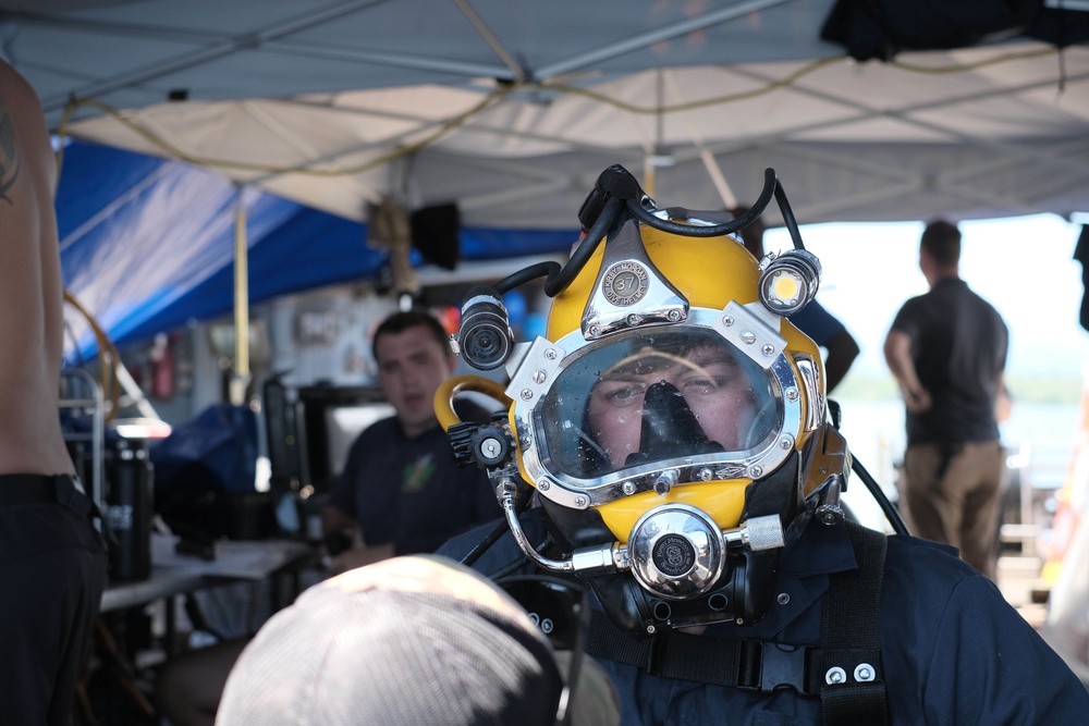 DPAA and MDSU Company 1-6 Conduct Dive Operations near Solomon Islands