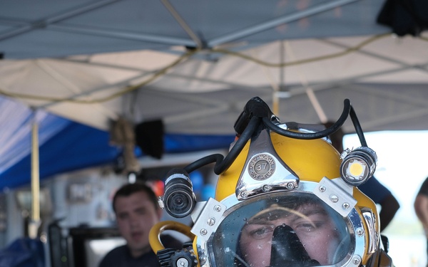 DPAA and MDSU Company 1-6 Conduct Dive Operations near Solomon Islands
