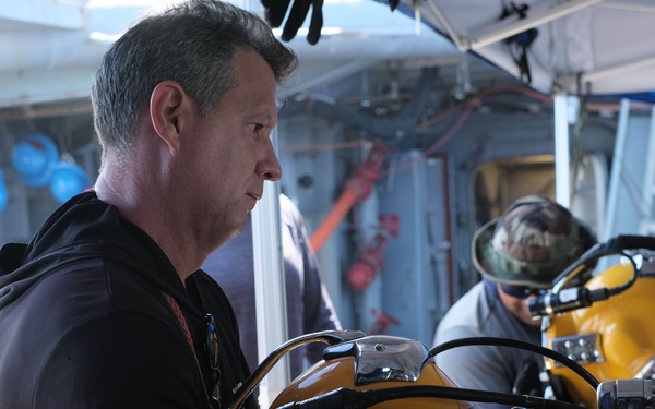 DPAA and MDSU Company 1-6 Conduct Dive Operations near Solomon Islands
