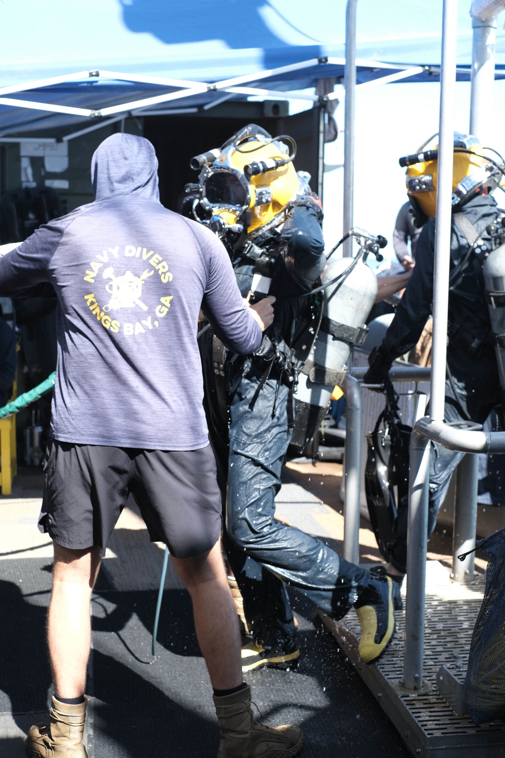DPAA and MDSU Company 1-6 Conduct Dive Operations near Solomon Islands
