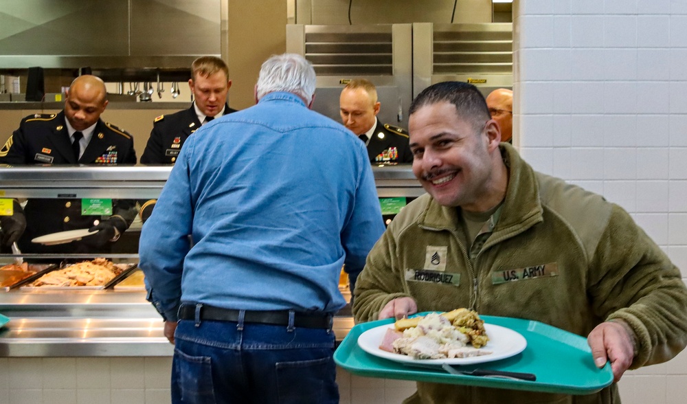 Senior leaders fulfill holiday tradition in service of Alaska Army Guard Soldiers