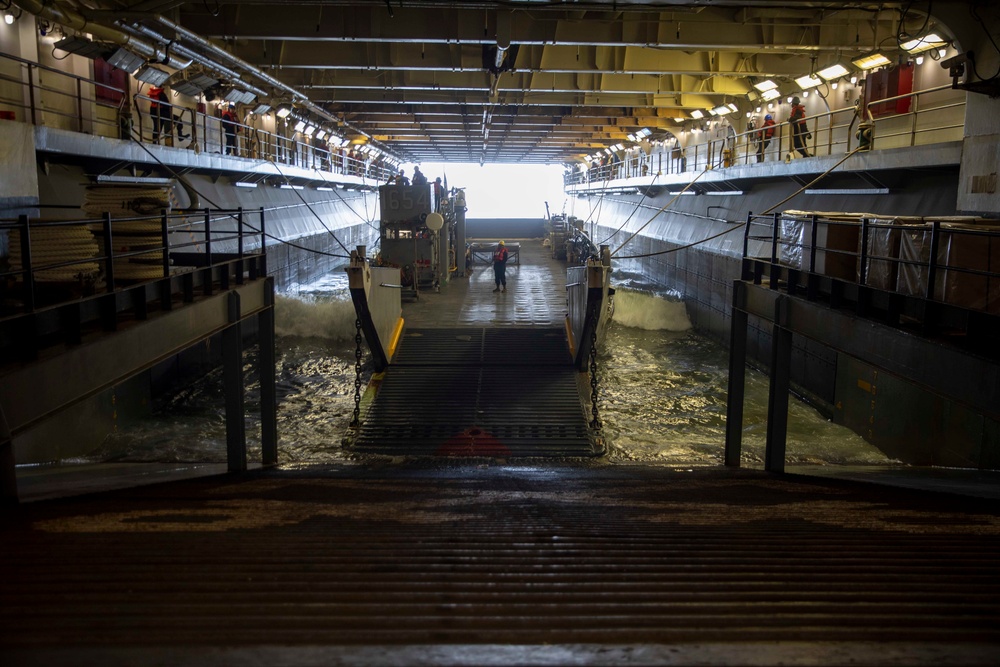 USS BATAAN COMMENCES AMPHIBIOUS OPERATIONS