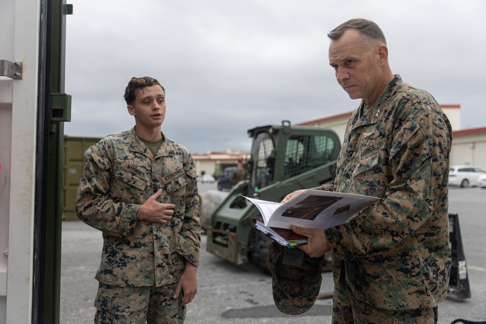 DVIDS Images 1st MAW CG visits MWSS 172 Image 7 of 9