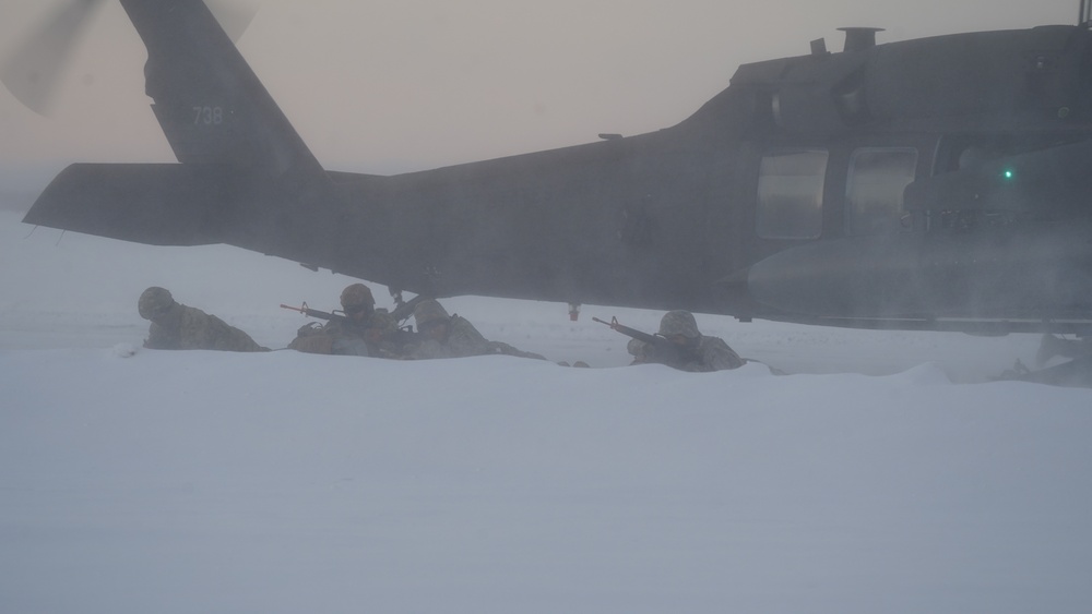 Alaska Army Guard Aviation unit supports UAA ROTC field training exercise