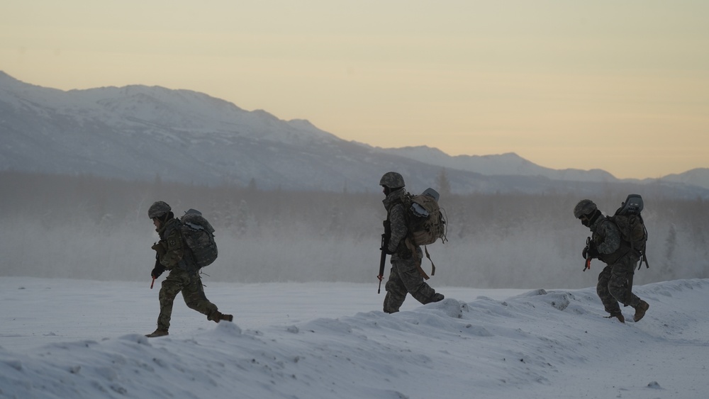 Alaska Army Guard Aviation unit supports UAA ROTC field training exercise