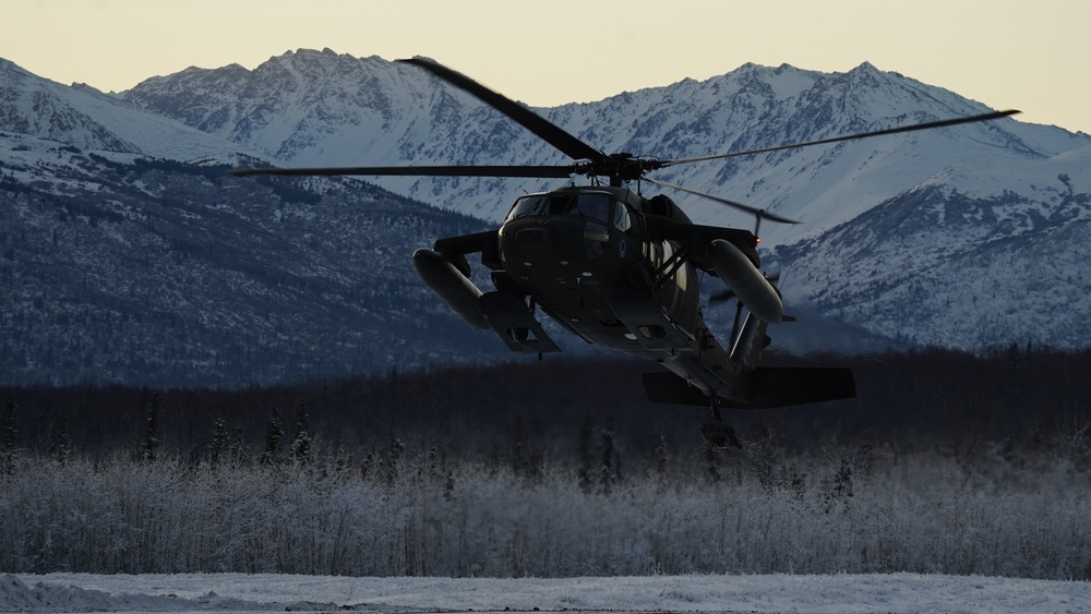 Alaska Army Guard Aviation unit supports UAA ROTC field training exercise