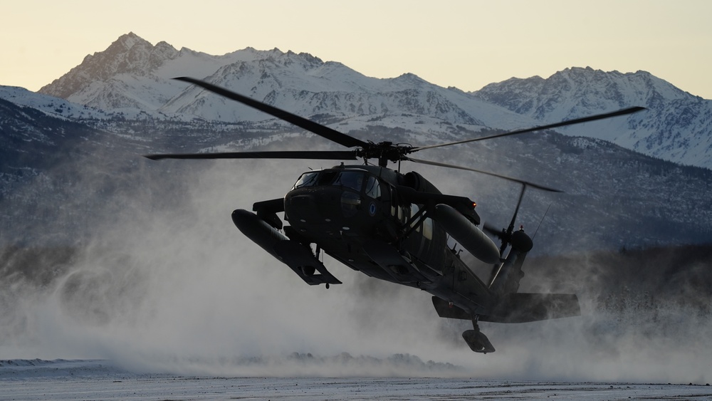 Alaska Army Guard Aviation unit supports UAA ROTC field training exercise